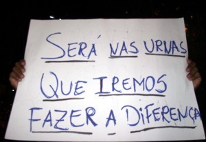 Rodyson do Zé Milton (PSDB) trai manifestantes e direto da Argentina manda mover ação de reintegração de posse da Câmara cartaz sera nas urnas
